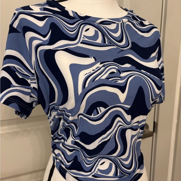 NWT blue swirl open back crop top blouse size L - Picture 3 of 12
